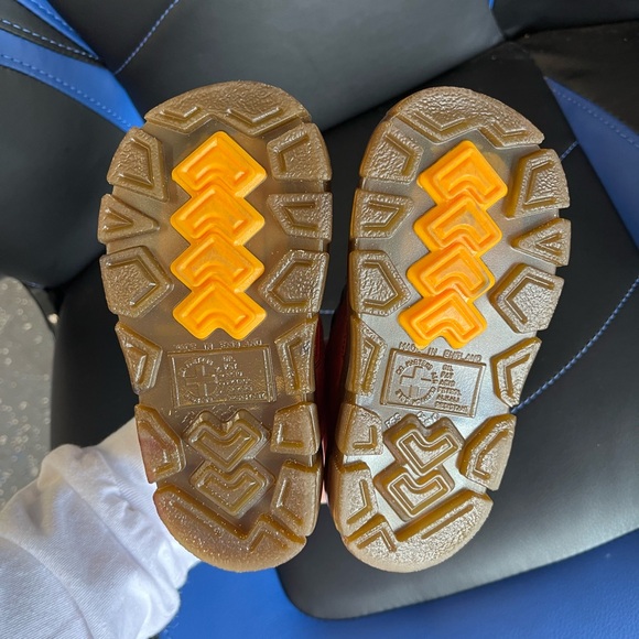 Dr. Marten’s Air Wair kids shoes size 6 burnt red suede - Picture 3 of 6